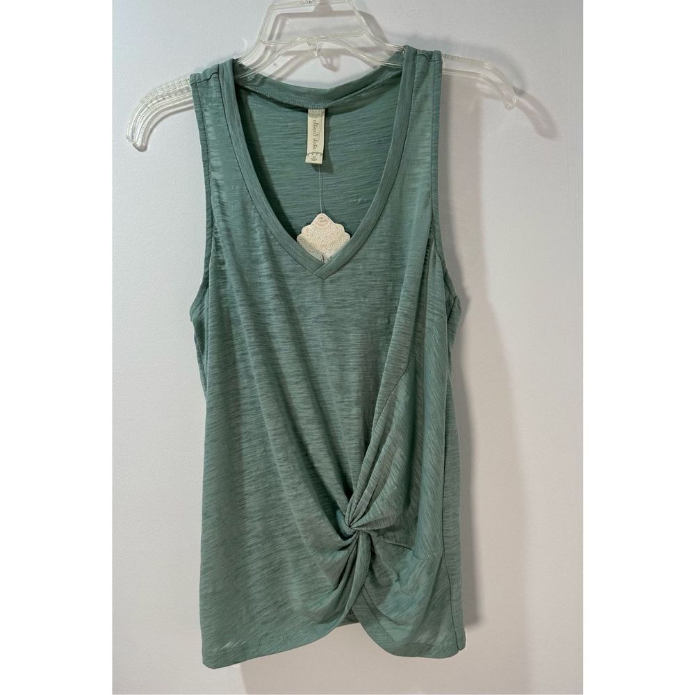 Altar’d State women’s green vneck tank top size medium. NWT. #15-0362